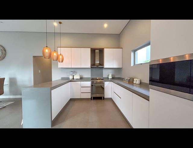 4 BEDROOM HOUSE FOR SALE IN PALM LAKES ESTATE